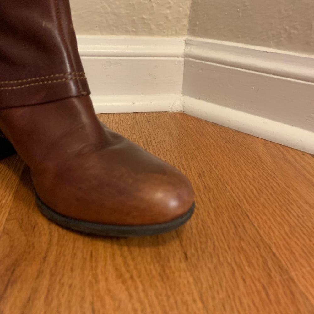 Clark’s brown leather boots. - Picture 6 of 16